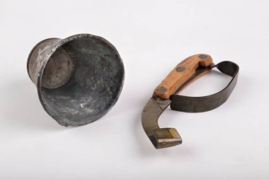 Ağaç havlayan bıçak ve bir whi resin için metal bir konteyner