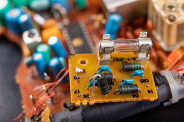 Eski elektronik cihazlardan elektronik. Onarım için parçalar 