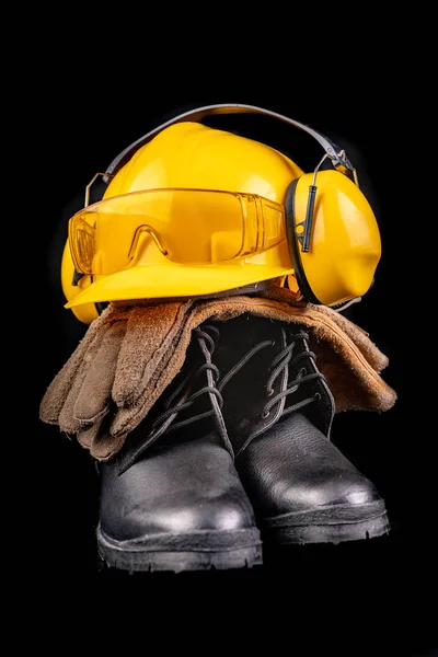 Helmet, gloves and scoop on a dark workbench. Safety and hygiene — Stock Photo, Image