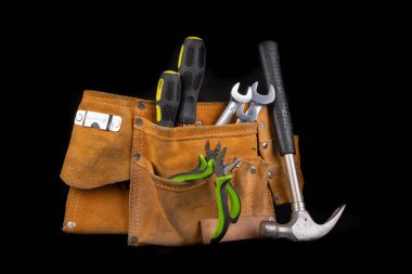 Deri montaj kemerinde küçük onarımlar için araçlar. Diy erişim