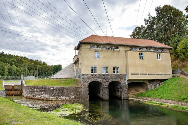 Rutki, Pommeren/Polen-september, 5, 2019: hydroelectric po — Stockfoto