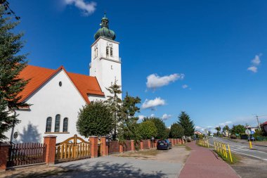 Pomerania küçük bir kasabada Katolik kilisesi. 