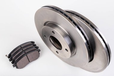 Yolcu vagonu için çelik fren diskleri ve fren yastıkları.. 