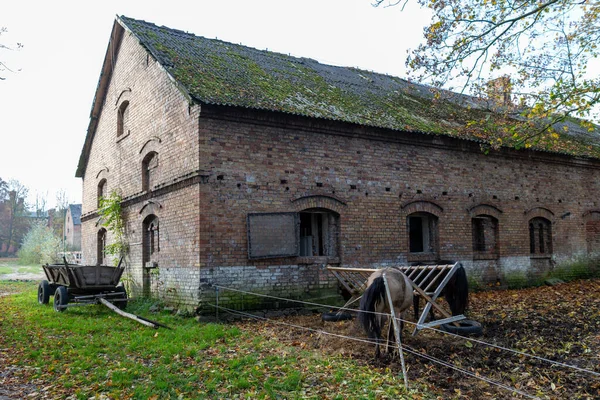 Old brick barn for horses. — Stock Photo, Image