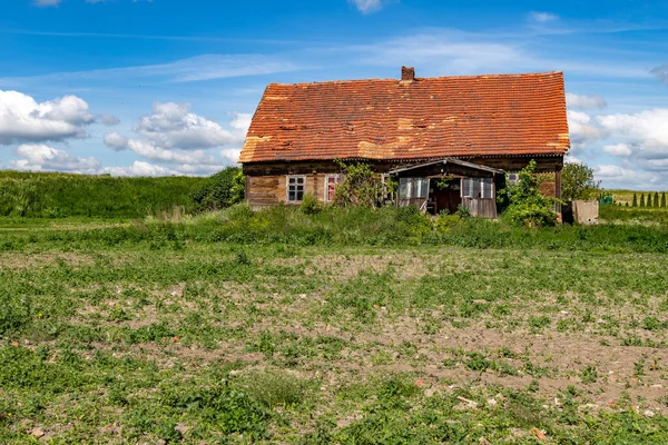Stary Wiejski Dom Budynki Poza Miastem Europie Środkowej Sezon Wiosenny — Zdjęcie stockowe