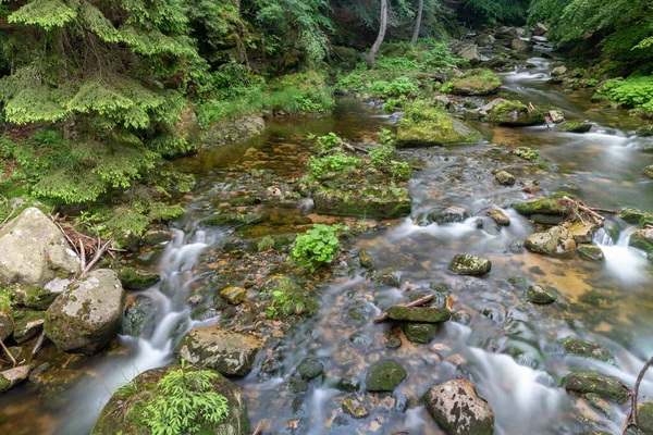 Río Que Fluye Las Montañas Curso Agua Que Fluye Través —  Fotos de Stock