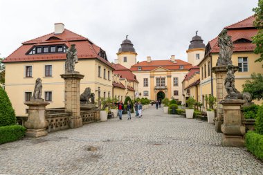 Piastow Slaski, dolnoslaskie / Polonya-21 Haziran 2020: Güney Polonya 'daki tarihi Ksiaz kalesi. Orta Avrupa 'da iyi korunmuş tarihi bir mülk. Yaz mevsimi.