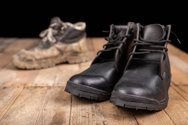 Old Work Shoe New Work Shoes Production Workers Dark Background — Stock Photo, Image