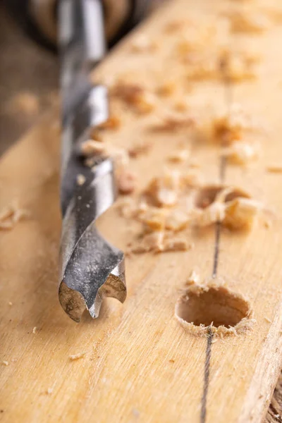 Creazione Fori Con Trapano Metallico Pezzo Legno Lavori Minori Falegnameria — Foto Stock