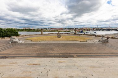 Szczecin, Zachodniopomorskie / Polonya - 27 Ağustos 2020: Szczecin 'de Hakenterrasse. Orta Avrupa 'nın büyük bir şehrinde yürüyüş ve dinlenme yeri. Yaz mevsimi.