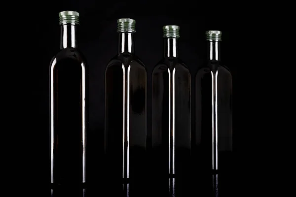 Dunkle Flaschen Mit Speiseöl Utensilien Für Die Lagerung Lichtempfindlicher Lebensmittel — Stockfoto