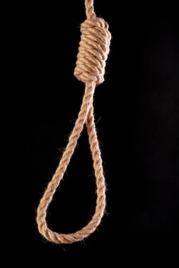 İntihar etmek için düğüm ve ilmek. Kalın bir halatla bağlanmış halat. Koyu arkaplan.