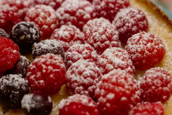 Cheesecake Buatan Sendiri Dengan Fresh Raspberries Dan Currants Healthy Organic — Stok Foto