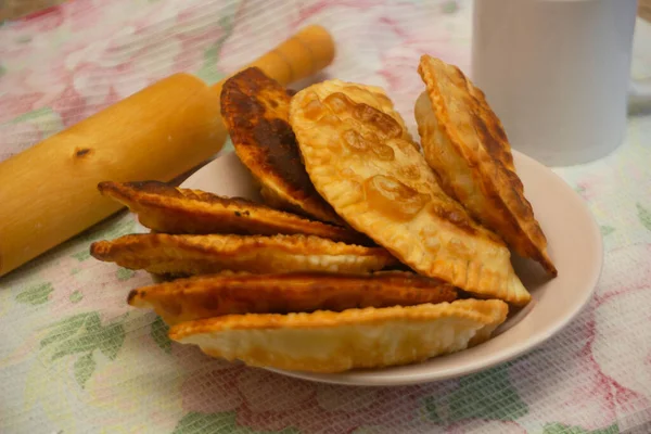 Cozinha Russa Pasties Fritos Recheados Com Carne Porco Picada Cebolas — Fotografia de Stock