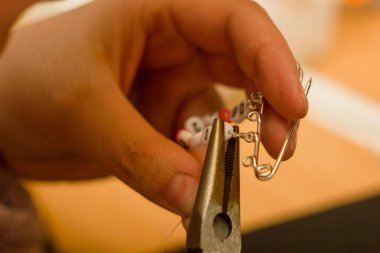 Güzel el yapımı mücevherler yaratmak