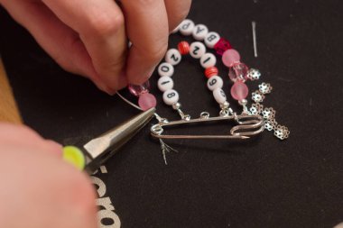 Güzel el yapımı mücevherler yaratmak