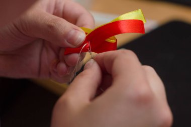 Güzel el yapımı mücevherler yaratmak