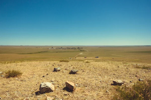 Steppe Nyáron Gyönyörű Alsó Kilátás Nyílik Homokos Sztyepp Dombok Borított — Stock Fotó