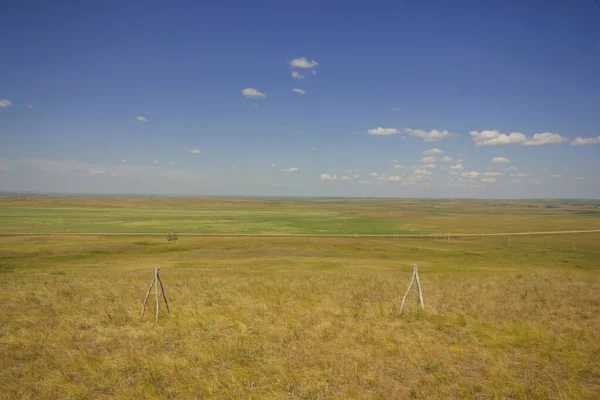 Steppe Nyáron Gyönyörű Alsó Kilátás Nyílik Homokos Sztyepp Dombok Borított — Stock Fotó
