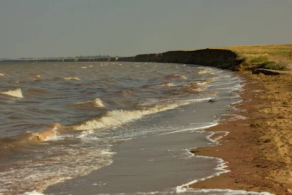 Zbliżenie Piasku Plaży Wody Jeziora Soli Bolshoye Yarovoe Terytorium Altai — Zdjęcie stockowe