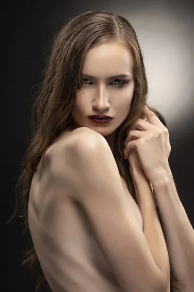 Vacker Smal Flexibla Atletisk Topless Flicka Modell Täcker Hennes Nakna — Stockfoto