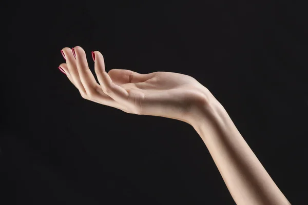 Detailní Záběr Ruky Krásná Žena Červeným Manikúru Nehty Krém Pro — Stock fotografie