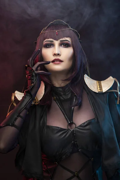 A beautiful leggy busty cosplay girl wearing an erotic leather c — Stockfoto