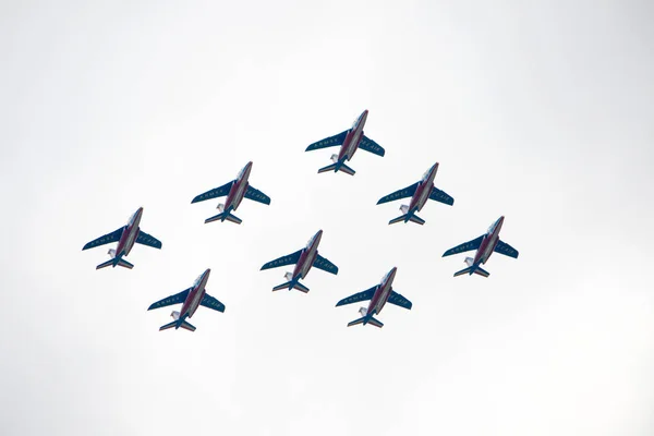 Hava Gösterisi Maks 2009 Askeri Uçak Gökyüzünde Bir Grup Akrobasi — Stok fotoğraf