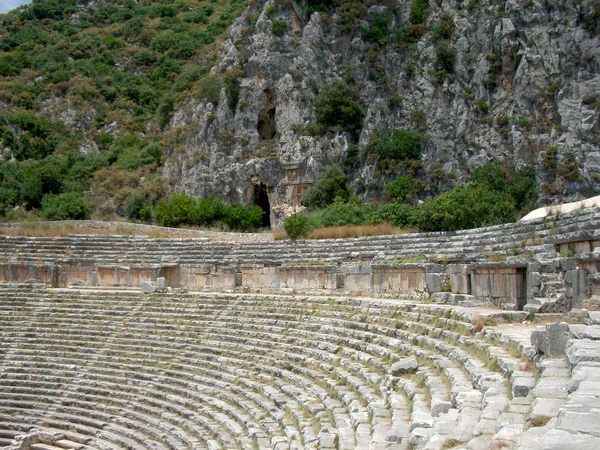 Antik amfitiyatro kalıntıları