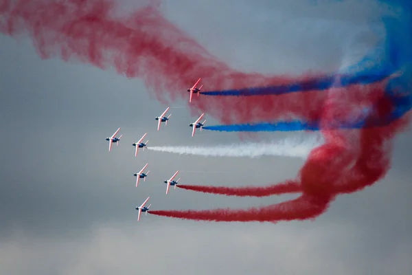 Russland Zhukovsky August 2009 Mehrere Militärflugzeuge Führen Symmetrisch Kunstflugfiguren Aus — Stockfoto