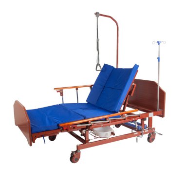 Seyyar mavi yatak ve beyaz arka plan üzerinde izole aksesuarları ile tıbbi kahverengi metal yatak