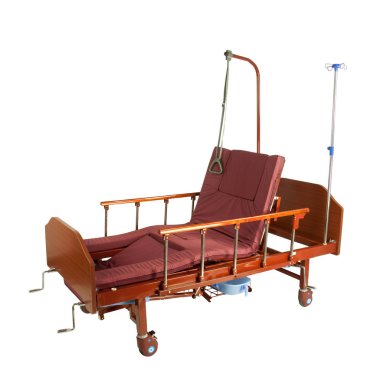 Tıbbi kahverengi metal yarı otomatik yatağa ile Bordo yatak üzerinde beyaz izole jantlar