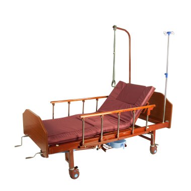 Tıbbi kahverengi metal yarı otomatik yatağa ile Bordo yatak üzerinde beyaz izole jantlar