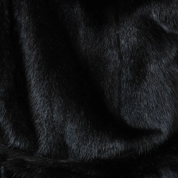 Texture di pelliccia lucida nera naturale con belle pieghe ondulate — Foto Stock