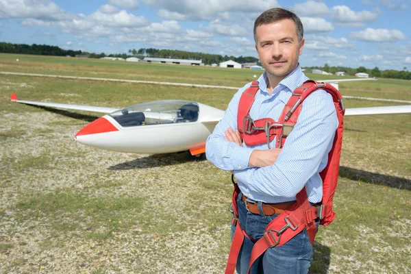 Man posing with glider — Stock Photo, Image