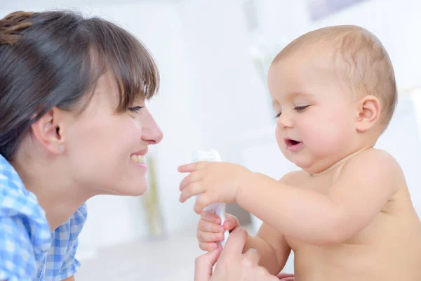 Baby and nanny playing — Stock Photo, Image