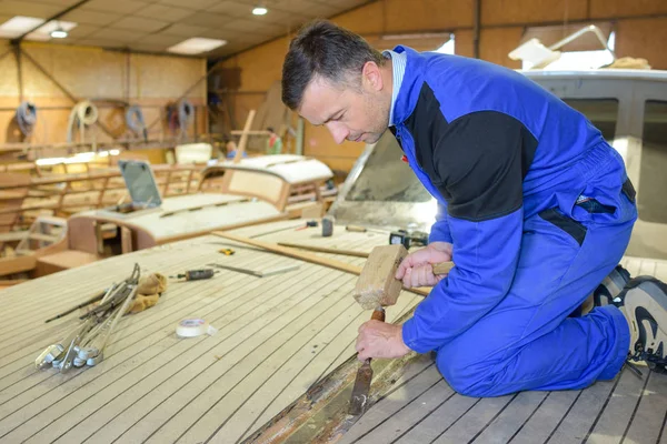 De ontmanteling van het dek en scheepsbouwmeester — Stockfoto