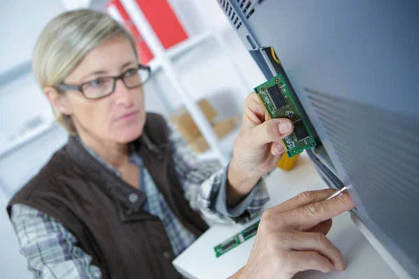 Middle age computer female technician working — Stock Photo, Image