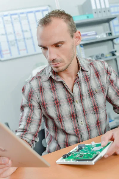 Difficult circuit and adult — Stock Photo, Image