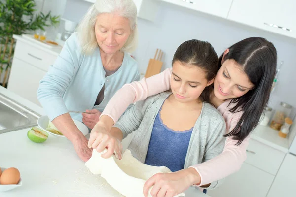 Tři generace tvorby pečivo — Stock fotografie