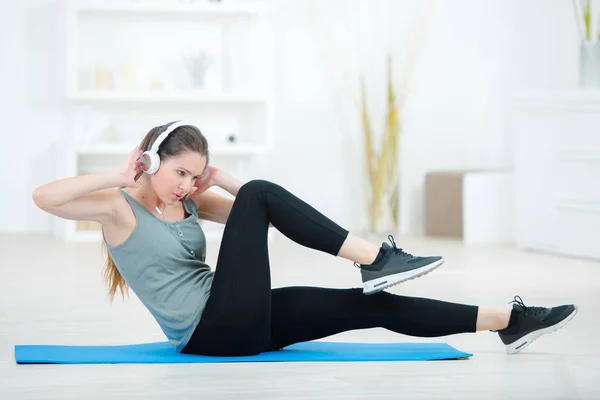 Beautiful young girl in on a training mat — Stock Photo, Image