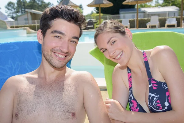 Portrait of couple sunbathing — Stock Photo, Image