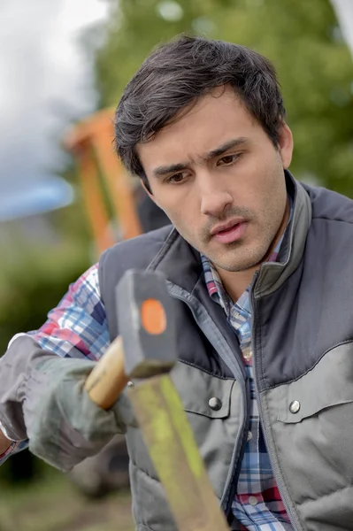 Jardinero marcando un límite — Foto de Stock