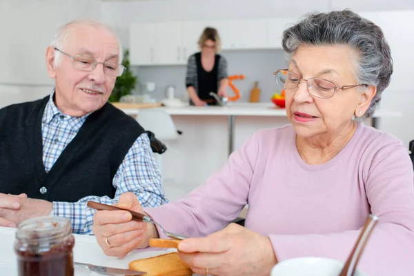 Pensionamento anziano coppia stile di vita concetto — Foto Stock