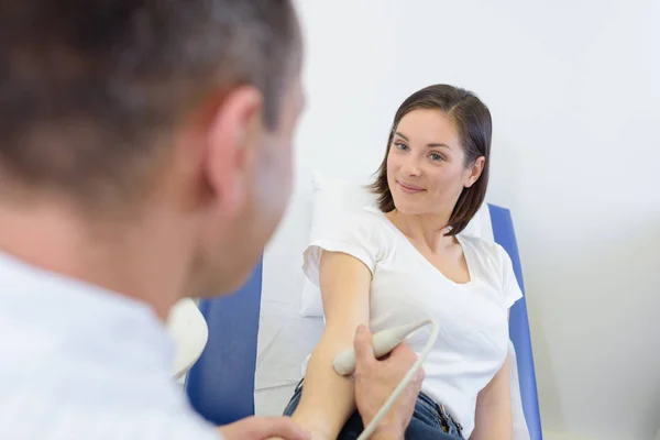 Ultrasound on the arm — Stock Photo, Image