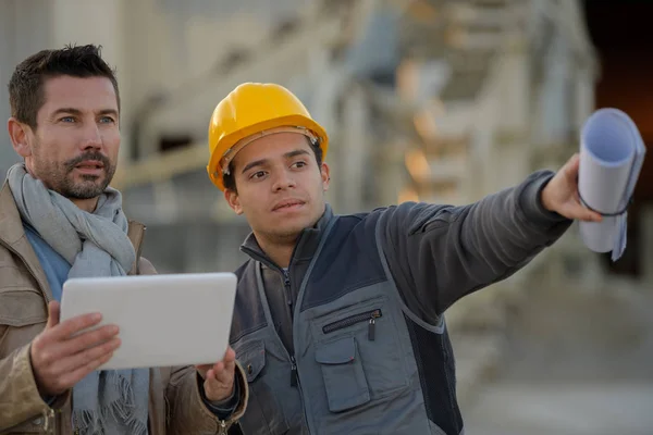 Two engineers going through routine checks — Stock Photo, Image