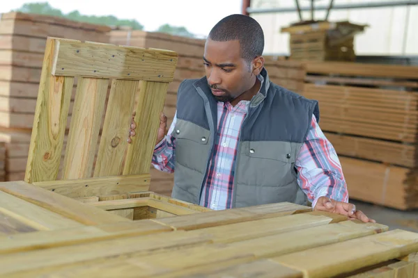 Les planches en bois et le travail — Photo