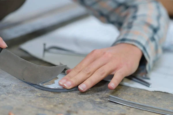 Man carving with knife — Stock Photo, Image