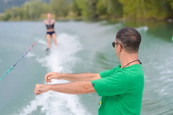 La clase de wakeboarding y el trabajo —  Fotos de Stock