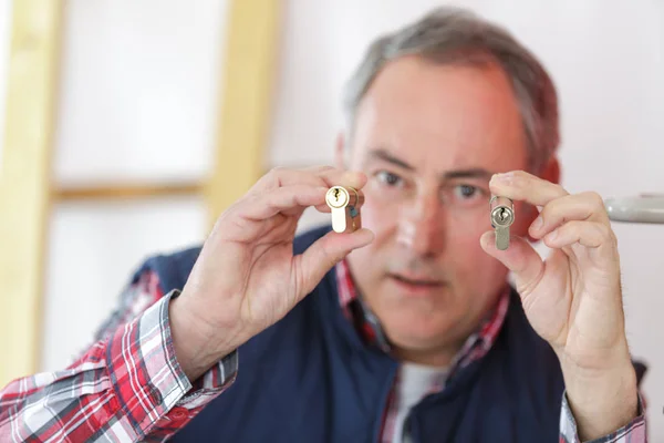 Man showing two padlocks — Stock Photo, Image